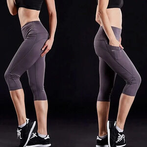 NWT! Women’s Neleus tummy control Capri leggings Small